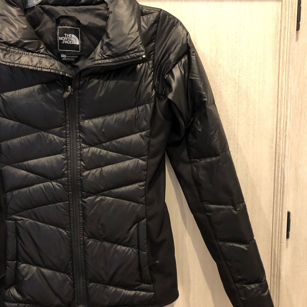 North Face Women’s Jacket - Picture 3 of 10